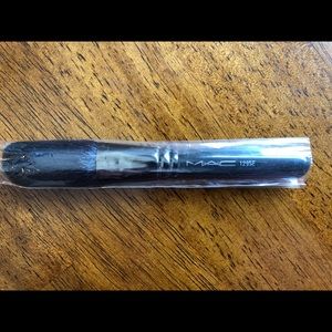 NEW MAC 129SE Blush or bronzer brush (Travel Size)